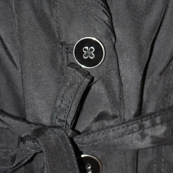 White House Black Market, Ruffle Front button down short sleeve shirt - Picture 5 of 10